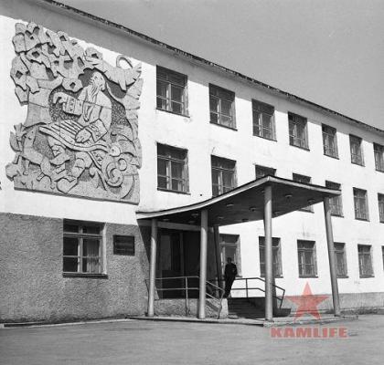 Музыкальное училище. панно художника Анатолия Николаевича Лапмнаjpg.jpg