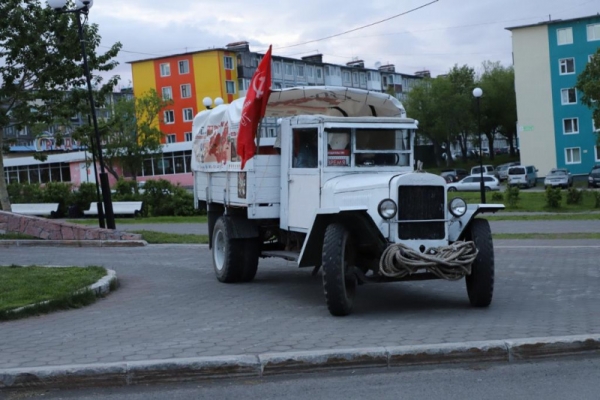 pri-podderzhke-iriny-jarovoi-dan-simvolicheskii-start-patrioticheskogo-avtoprobega-ot-kamchatki-do-leningradskoi-oblasti-photos-big (7).jpg