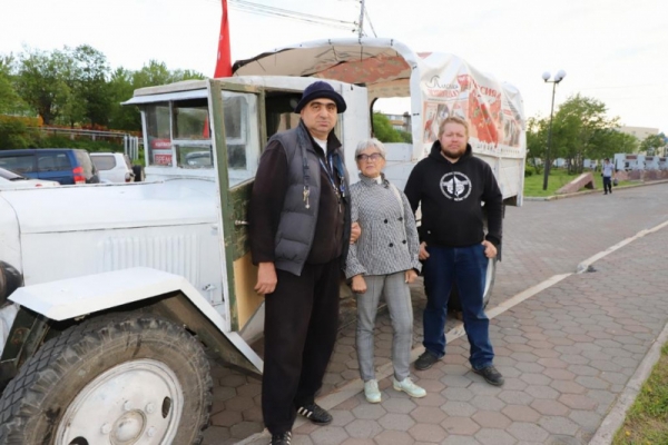 pri-podderzhke-iriny-jarovoi-dan-simvolicheskii-start-patrioticheskogo-avtoprobega-ot-kamchatki-do-leningradskoi-oblasti-photos-big (6).jpg