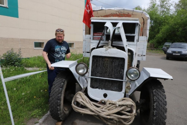pri-podderzhke-iriny-jarovoi-dan-simvolicheskii-start-patrioticheskogo-avtoprobega-ot-kamchatki-do-leningradskoi-oblasti-photos-big (4).jpg