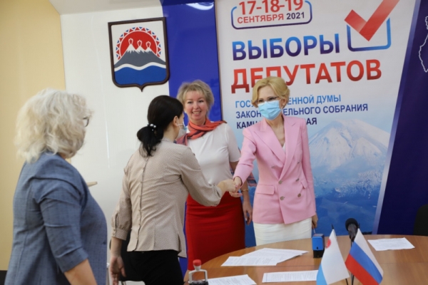 irina-jarovaja-podala-dokumenty-na-vydvizhenie-kandidatom-v-deputaty-gosdumy-rf-photos-big.jpg