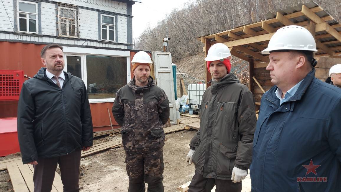 krasincev13-may02.jpg.3e39b4f3f66e7ce1bc32a1d4d7e14910.jpg