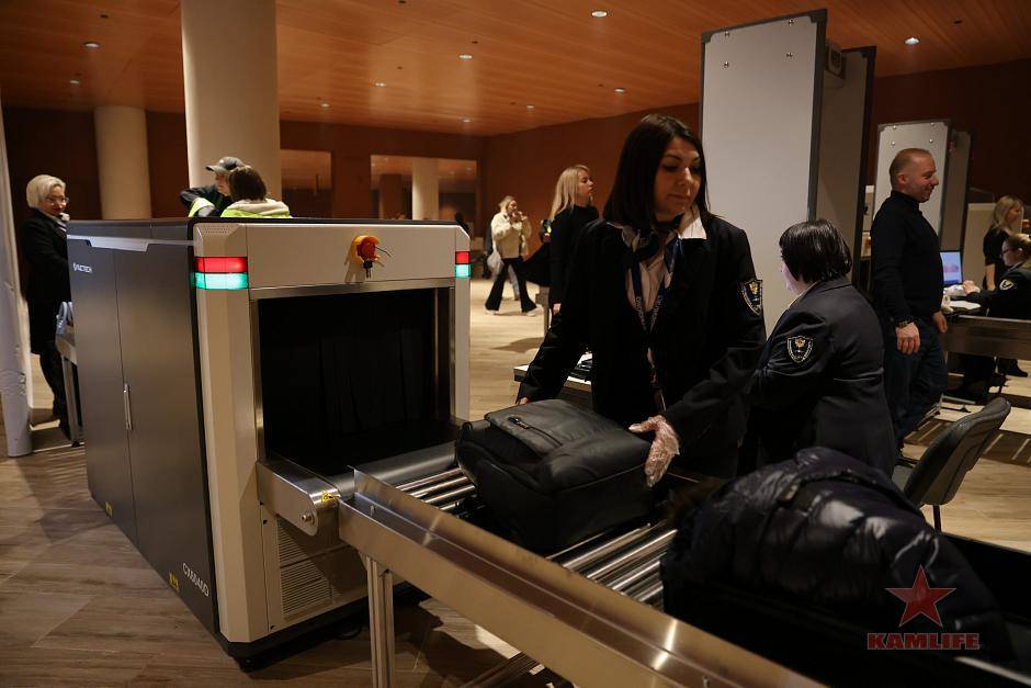 airport-dec02.jpeg.44ba73ada0cbb6d7b4bc1bde5d5af2a2.jpeg