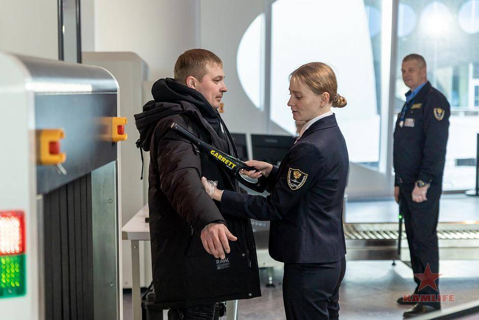 airport-dec02.jpg.a591bc1701ca5249c295de9f53e5603d.jpg