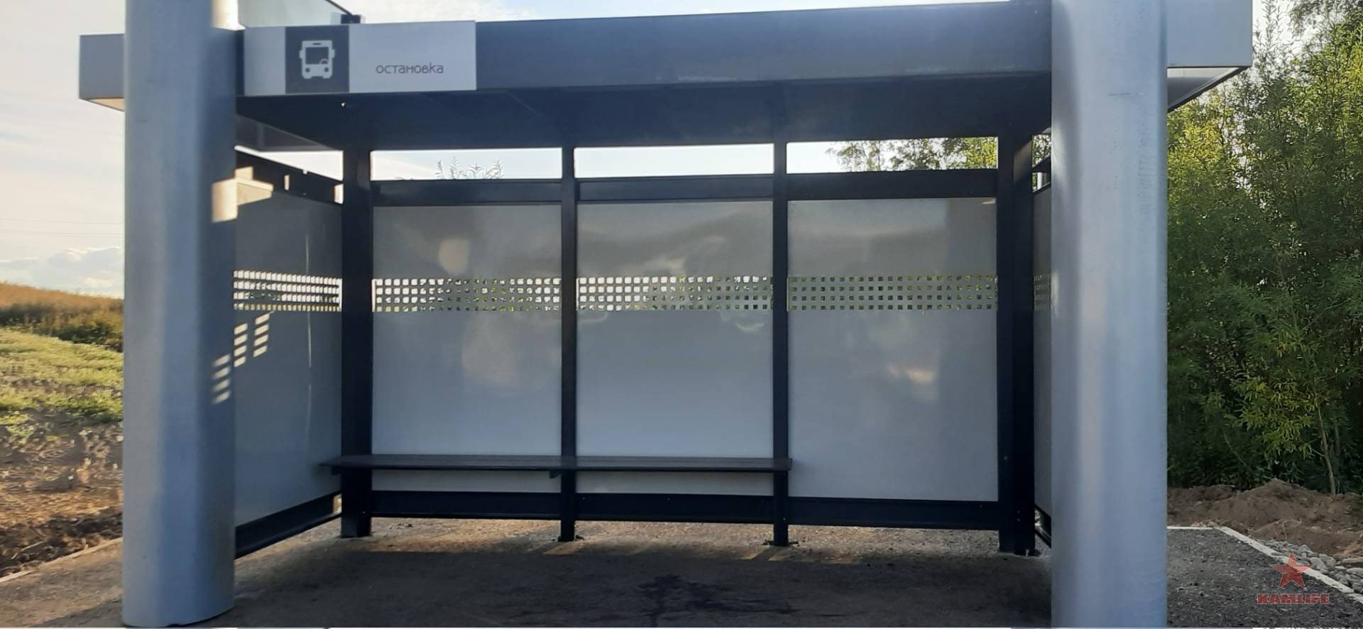 busstop.jpg.06df138b2382061730c6288fc235a2c7.jpg