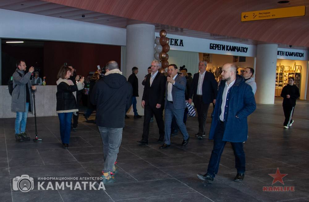 airport-march25-07.jpeg.d6281cd44df5a8826f2084f7b01c4807.jpeg
