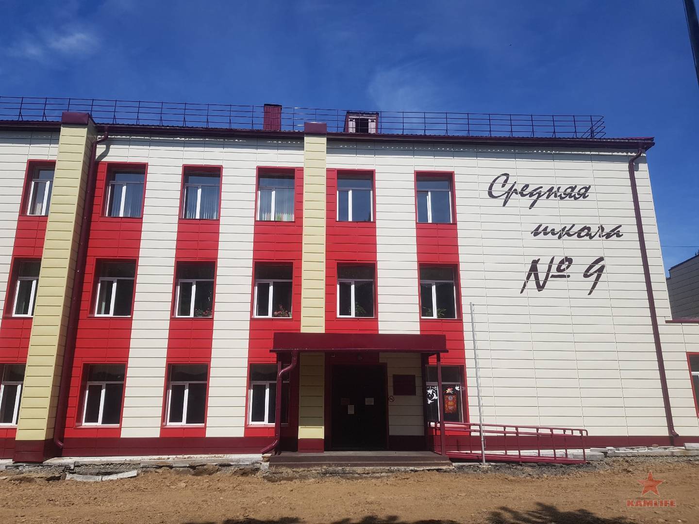 school9-00.jpg.8a430362f10e384cffa71004944201bd.jpg